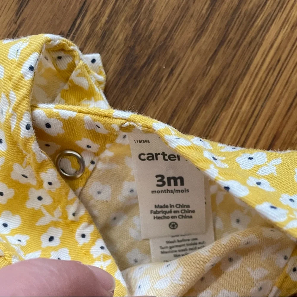 Baby girls Carter’s yellow, and white‎ flower romper (3month)